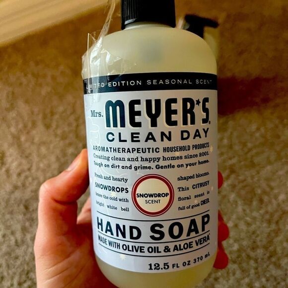 Mrs. Meyers Snowflake limited edition hand soap - Picture 1 of 4